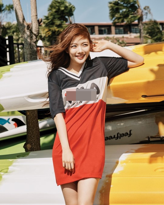 19岁金裕贞拍运动宣传写真 青春洋溢笑容甜